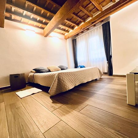 Palazzovilla Historic Building Luxury Suite Florencia Exterior foto