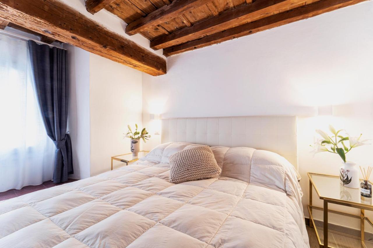 Palazzovilla Historic Building Luxury Suite Florencia Exterior foto