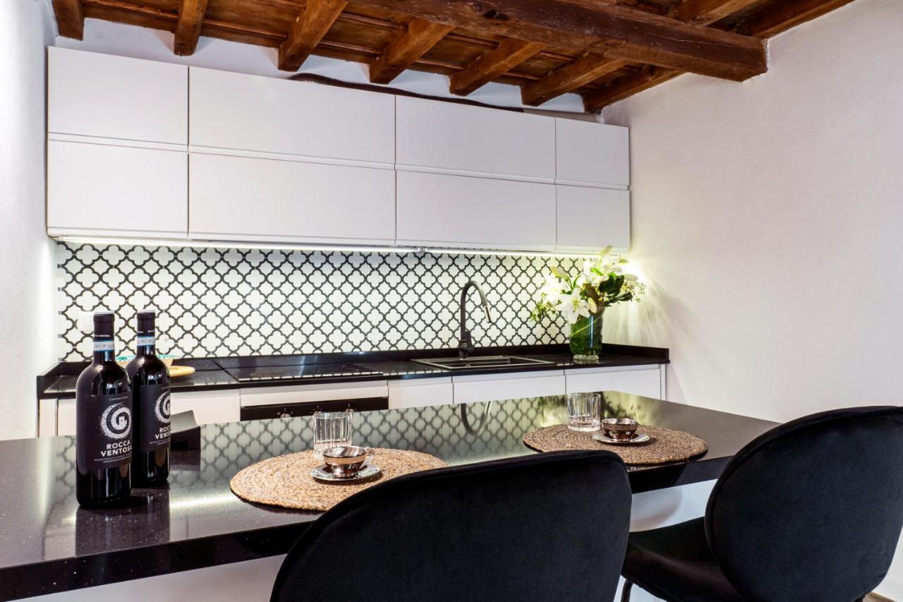 Palazzovilla Historic Building Luxury Suite Florencia Exterior foto
