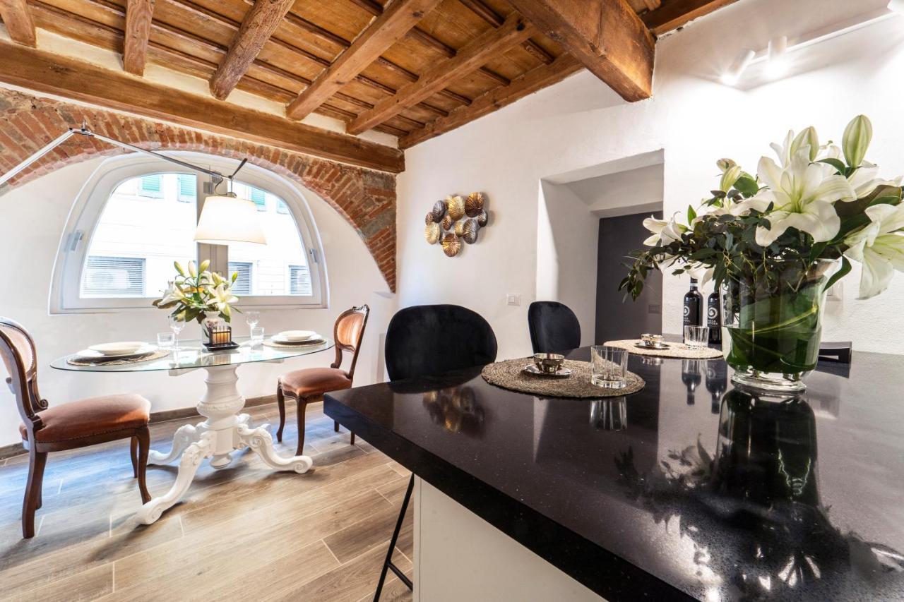 Palazzovilla Historic Building Luxury Suite Florencia Exterior foto