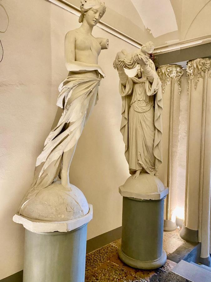 Palazzovilla Historic Building Luxury Suite Florencia Exterior foto