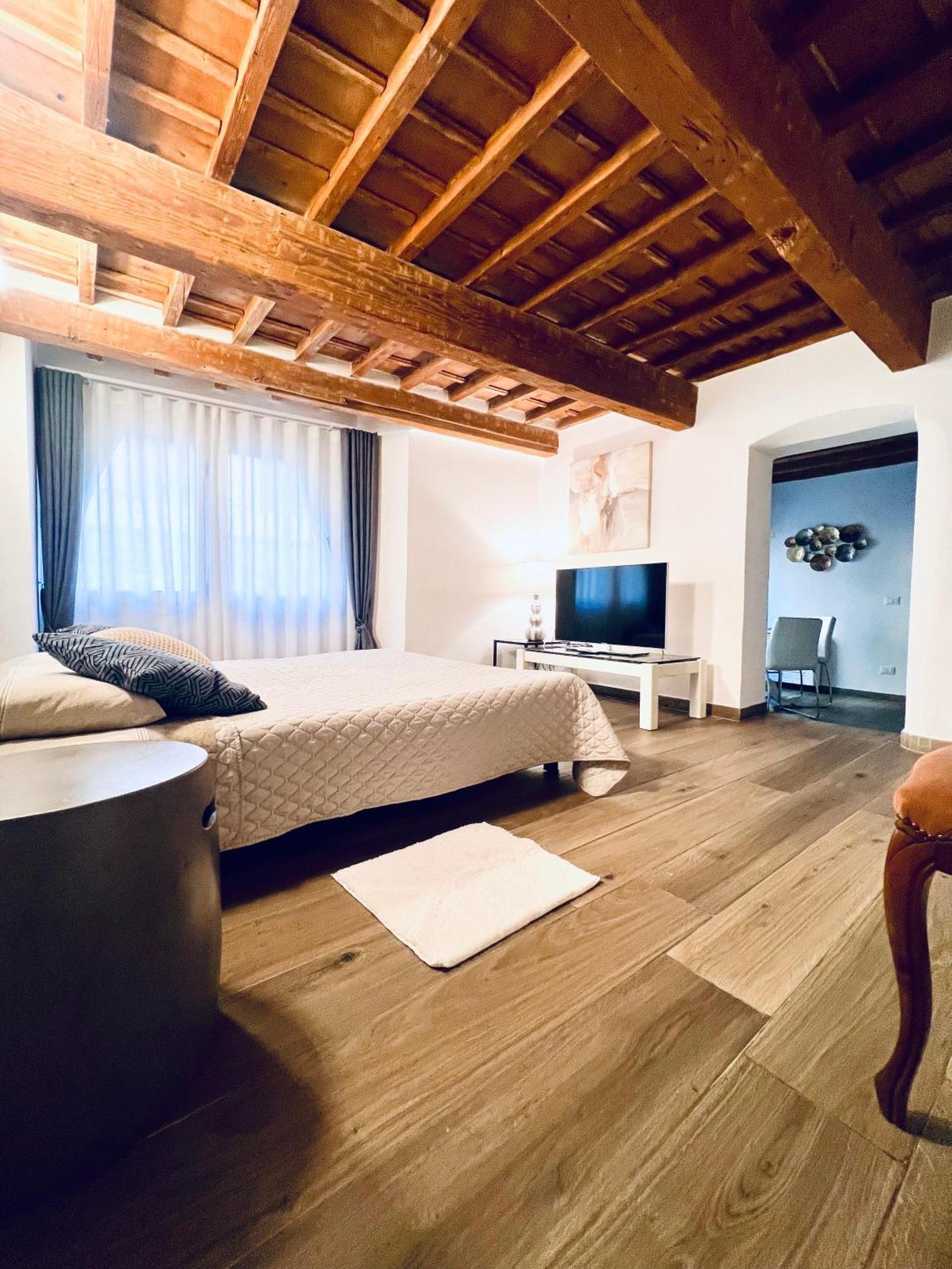 Palazzovilla Historic Building Luxury Suite Florencia Exterior foto